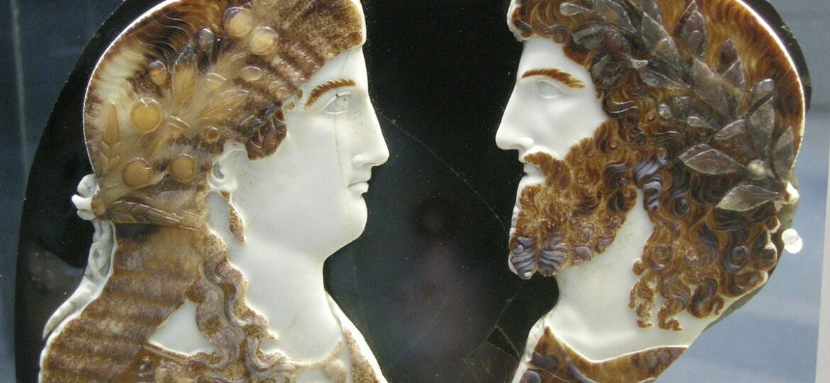 Cameo in sardonice con due membri della famiglia imperiale, come Giove e Giunone. (Arte romana)