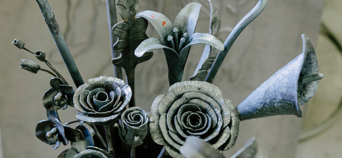 Vaso di fiori realizzato con il ferro battuto